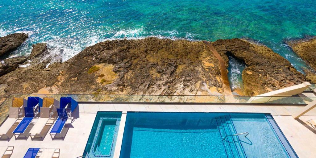 SeaDreams Boutique Oceanfront Condos by Grand Cayman Villas & Condos photo 1