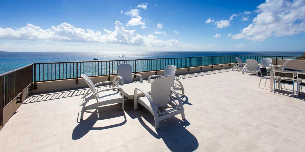 SeaDreams Boutique Oceanfront Condos by Grand Cayman Villas & Condos photo 3