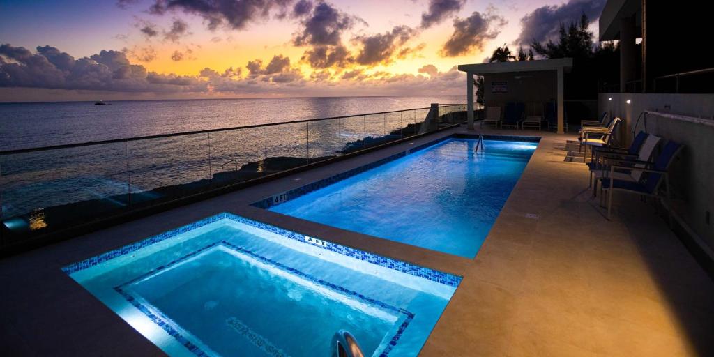 SeaDreams Boutique Oceanfront Condos by Grand Cayman Villas & Condos photo 4