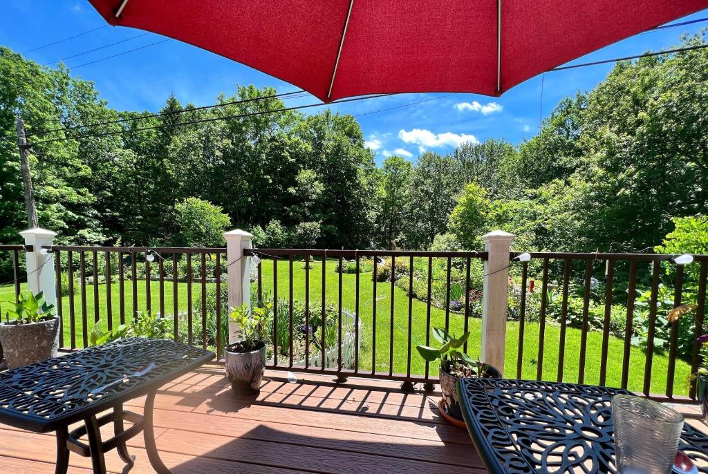 Mid-Century DJs Dream near Rhinebeck image