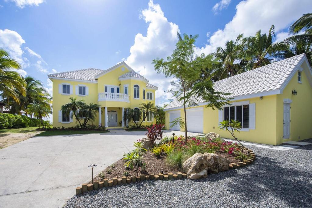 HIdden Treasure by Grand Cayman Villas & Condos photo 2
