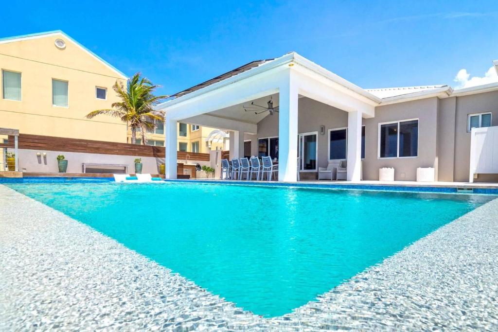 Present Moment by Grand Cayman Villas & Condos photo 3