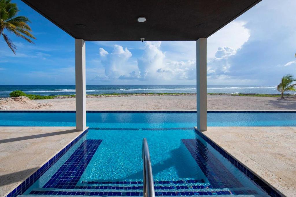Wind Upon The Waves by Grand Cayman Villas & Condos photo 3