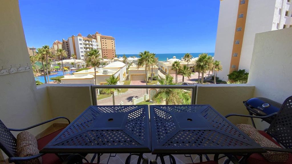 Beautiful 1,5 Bedroom Condo on the Sea of Cortez at Las Palmas Resort BN-303A condo photo 1