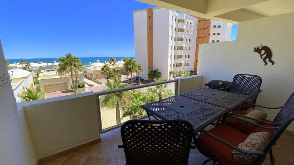 Beautiful 1,5 Bedroom Condo on the Sea of Cortez at Las Palmas Resort BN-303A condo photo 2