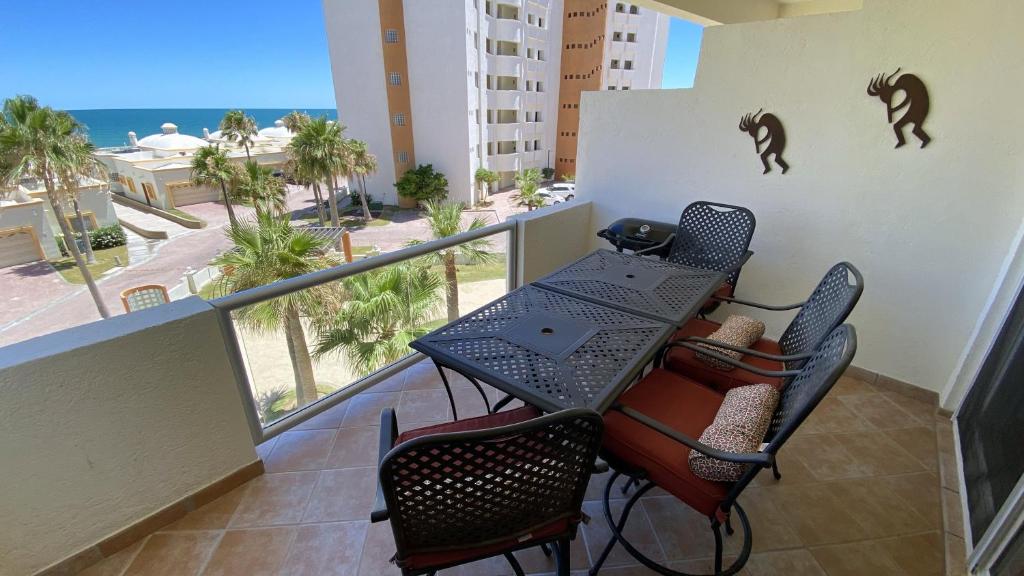Beautiful 1,5 Bedroom Condo on the Sea of Cortez at Las Palmas Resort BN-303A condo photo 3
