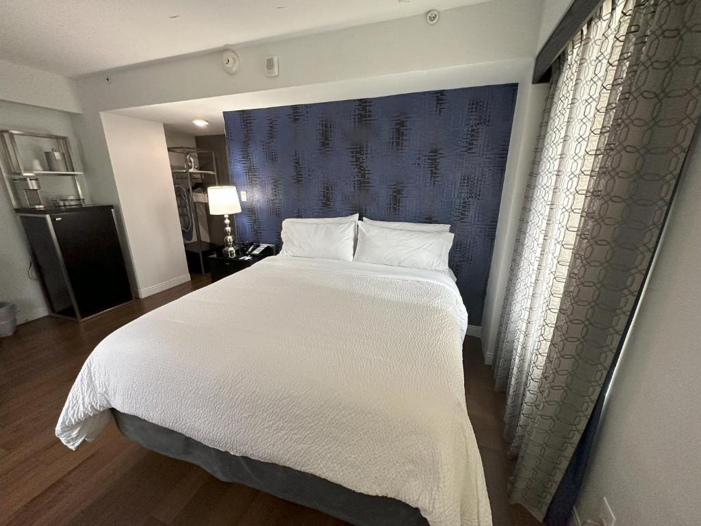 Holiday Inn Express Dallas Downtown, an IHG Hotel image