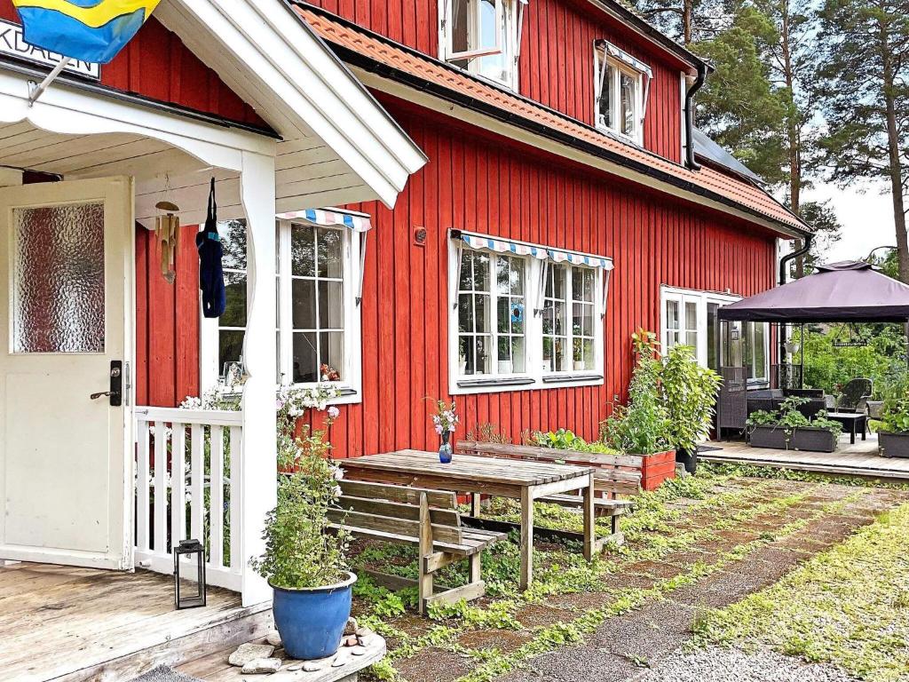 6 person holiday home in VRETA KLOSTER photo 3