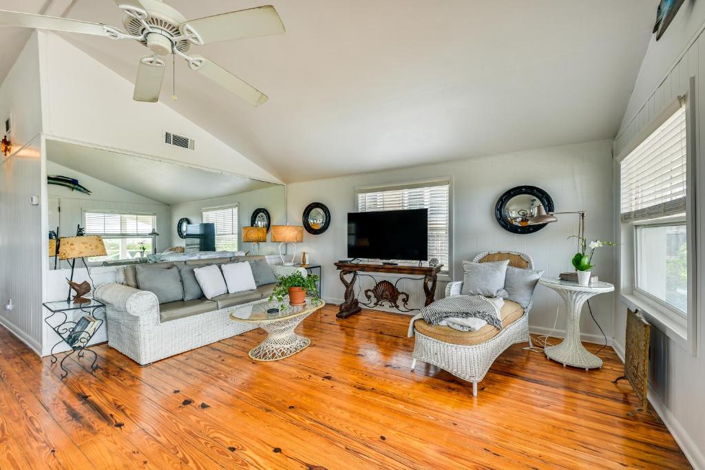 Oceanfront Amelia Island Cottage Deck and Boardwalk photo 4