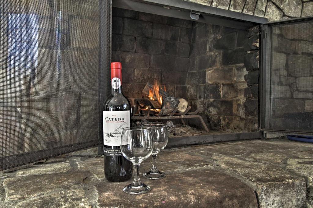 Wintergreen Resort Retreat with Hot Tub! photo 4