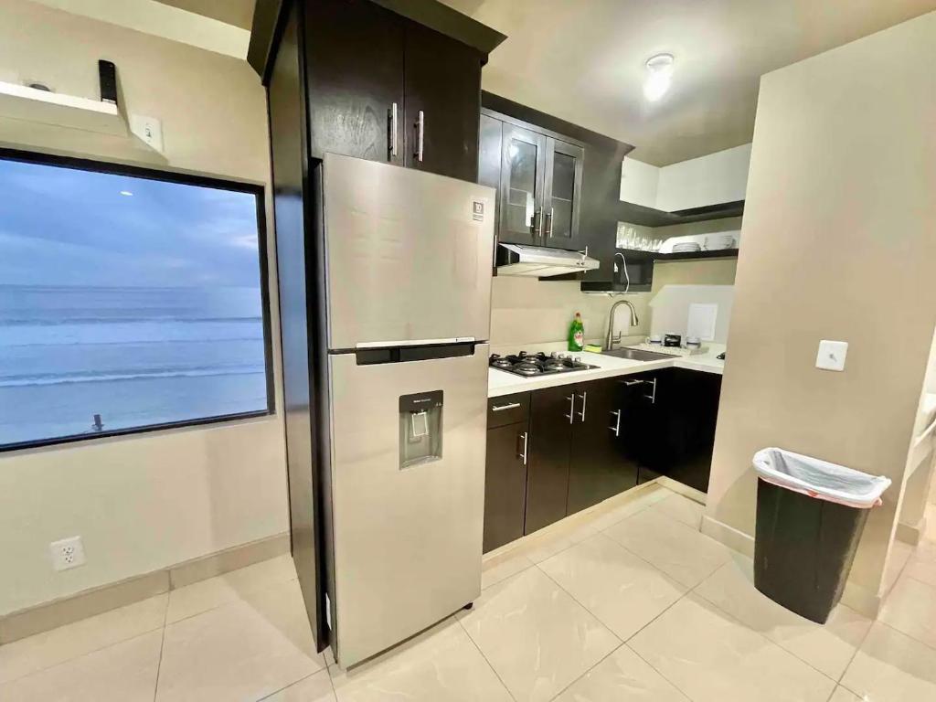 Unique Beachfront ocean view lovely 1BD photo 4