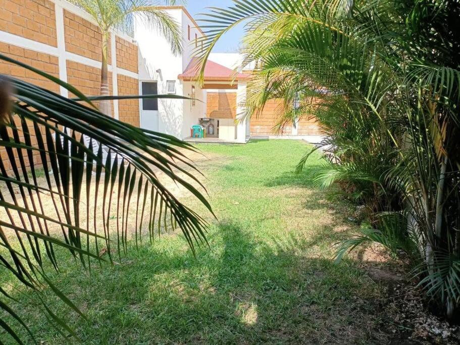Increible casa en renta en Cocoyoc Morelos photo 1