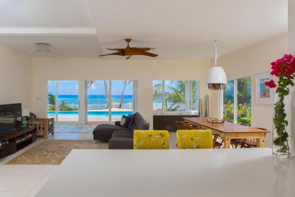 Babylon Reef by Grand Cayman Villas & Condos photo 4