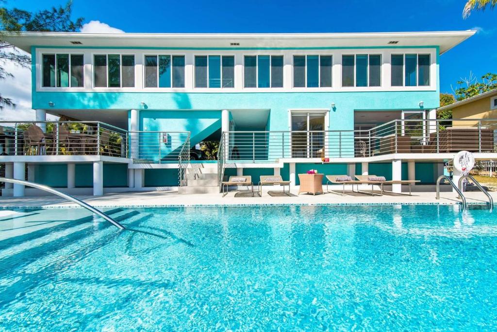 Blue Serenity by Grand Cayman Villas & Condos photo 2