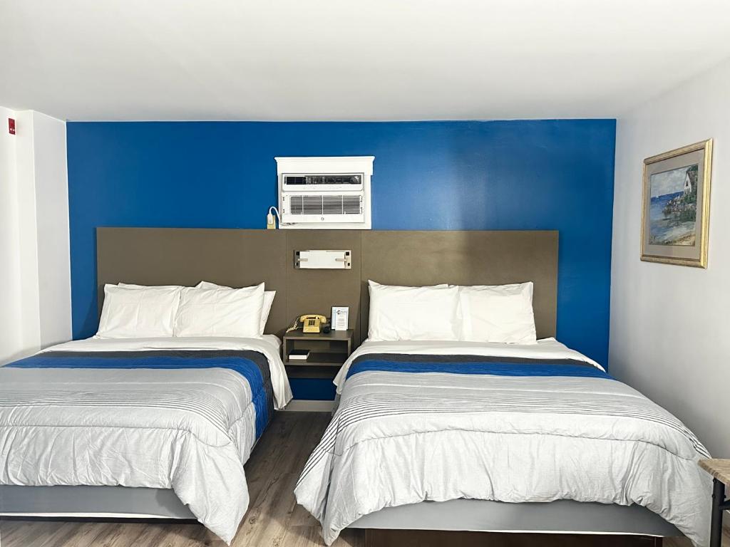 Blue Spruce Motel & Townhouses image