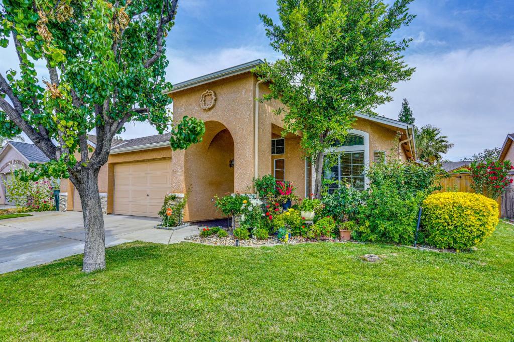 Peaceful Fresno Home, Near Popular Wineries! photo 2