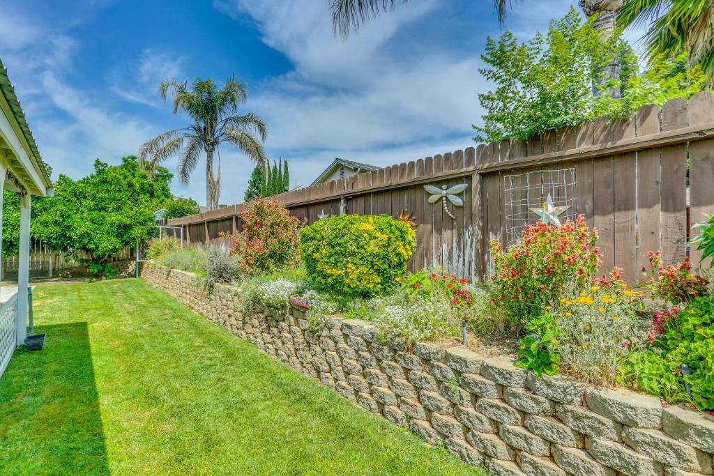 Peaceful Fresno Home, Near Popular Wineries! photo 3