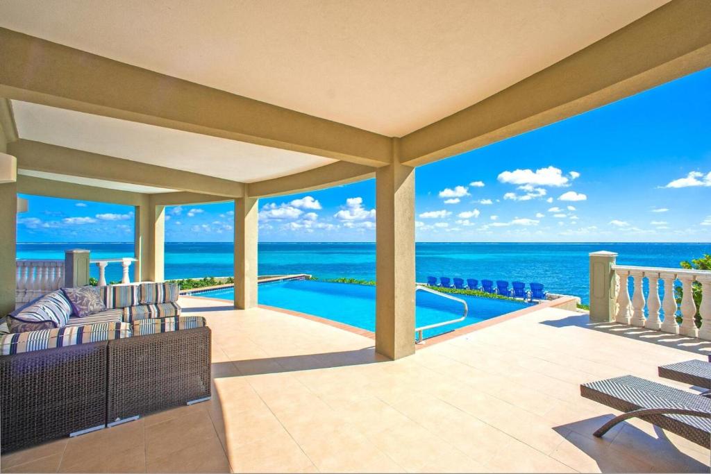 Cayman Castle by Grand Cayman Villas & Condos photo 2