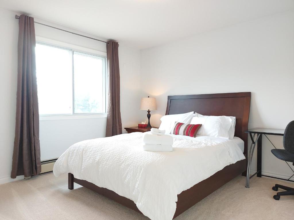 Tranquil Retreat: Spacious 2-Bedroom Suite on a Serene Acreage photo 1