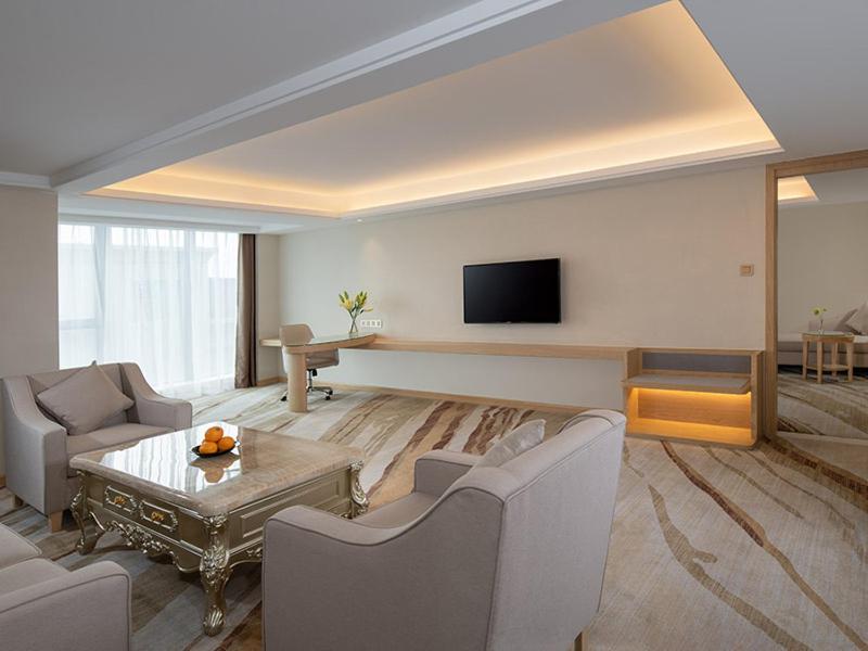 Vienna International Hotel South Gate of Shenzhen International Convention and Exhibition Center photo 2