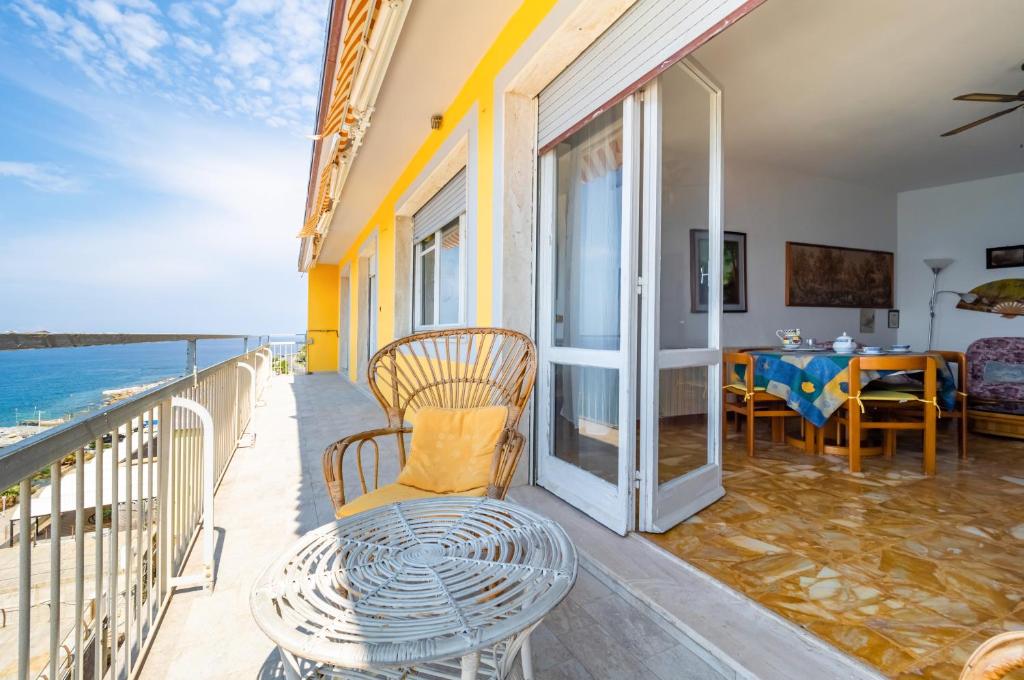 Blumele Lovely Sea View Apartment
