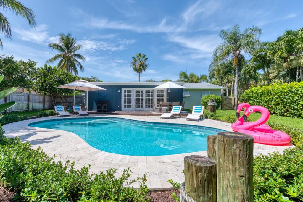 Enchanting Juno Beach Home! Sleeps 8! image