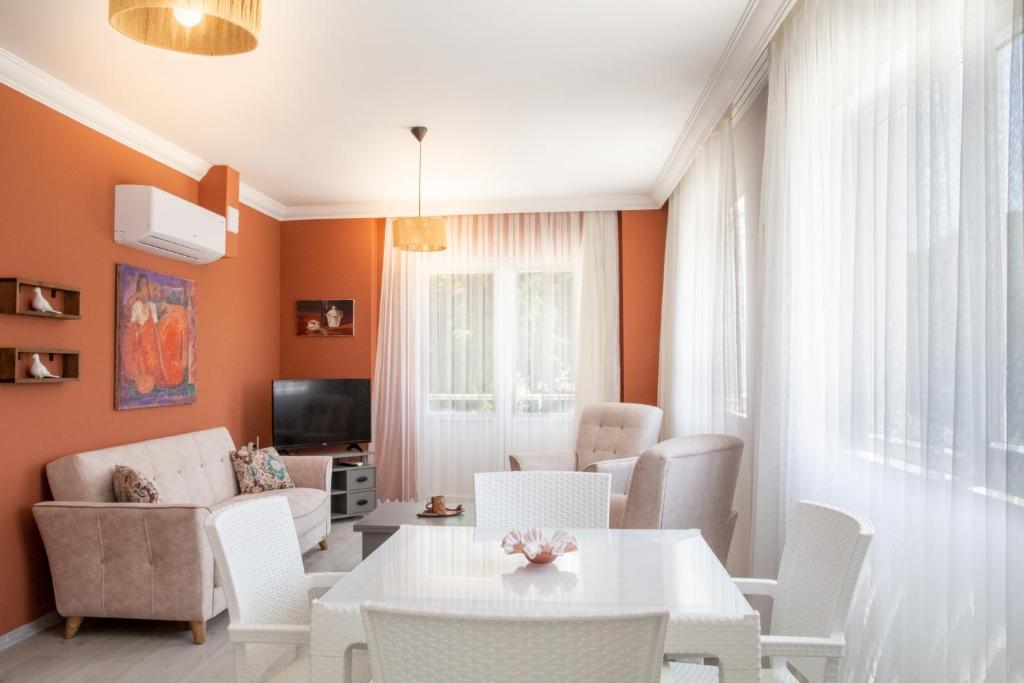 Flat w Sea View Terrace 1 min to Beach in Didim photo 1