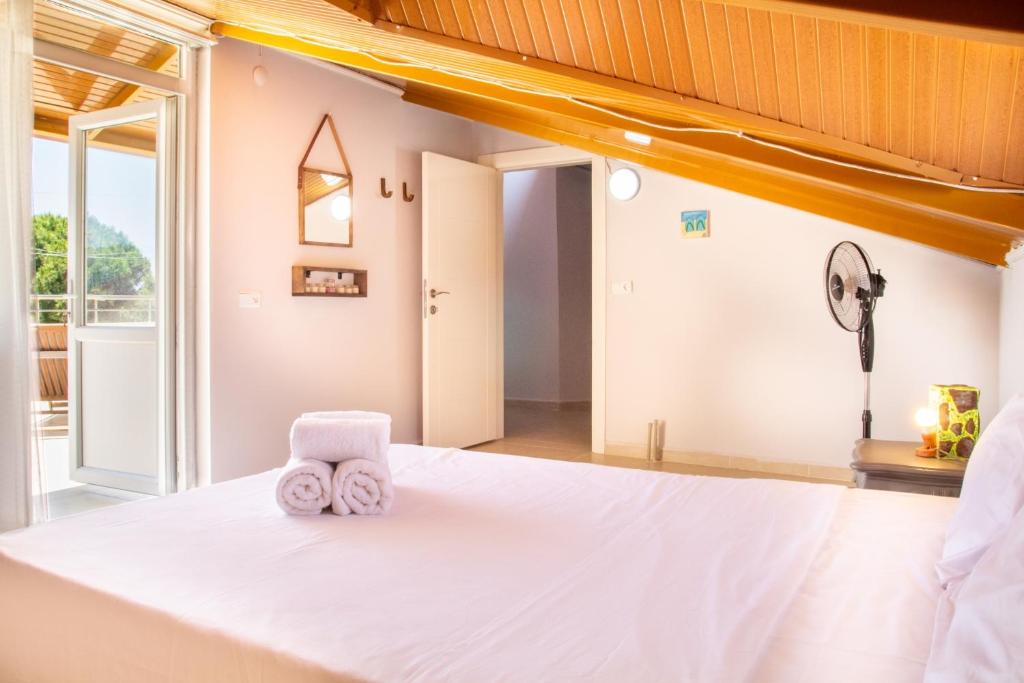 Flat w Sea View Terrace 1 min to Beach in Didim photo 2