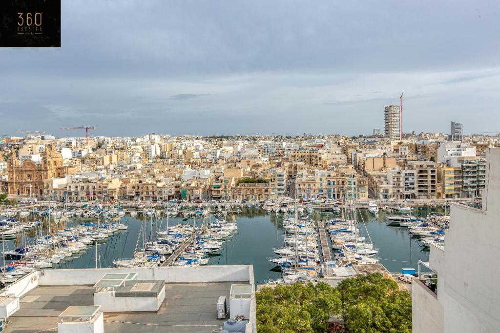 Stunning 2BR penthouse with beautiful harbour view BY 360 Estates photo 1