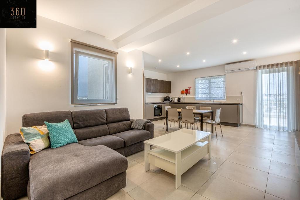 Stunning 2BR penthouse with beautiful harbour view BY 360 Estates photo 2