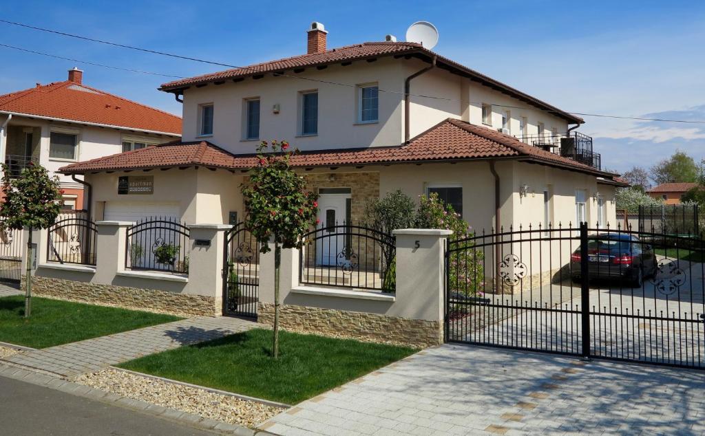Апартаменты (Апартаменты), Aura Apartman