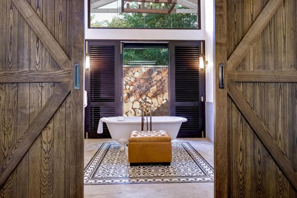 Mbano Manor Hotel Victoria Falls by Mantis photo 1