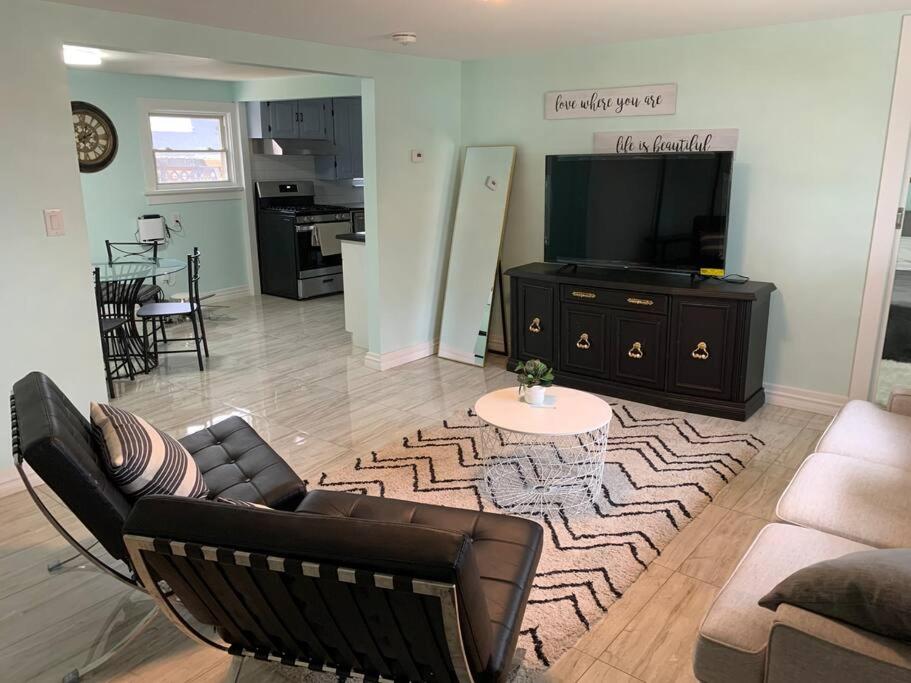 Crystal BeachHouse-new reno 3Br wifi smart tv photo 3