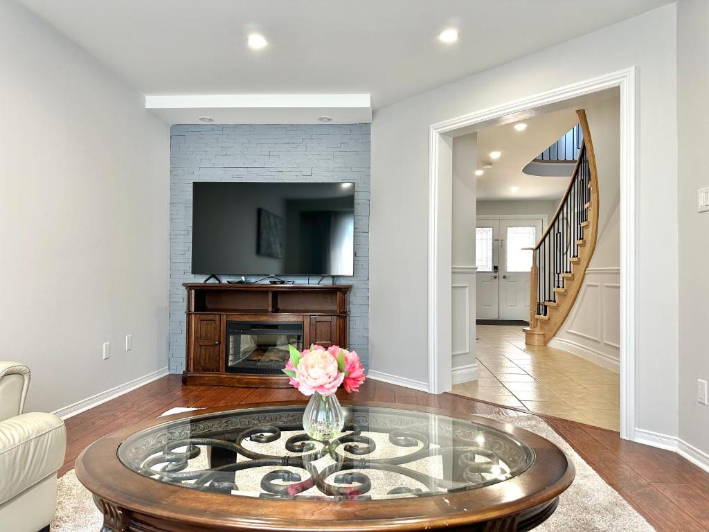 Lavish 4BR House Near Simcoe Lake & FH Resort photo 3