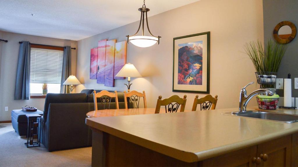 Fireside Lodge #215 by Bear Country photo 4