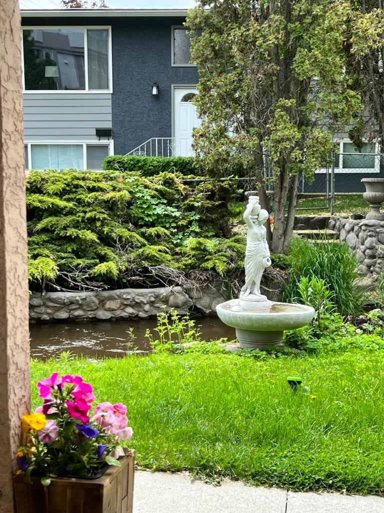 Kelowna little Island 3 units near Downtown, lake, hospital and Okanagan Collage photo 1