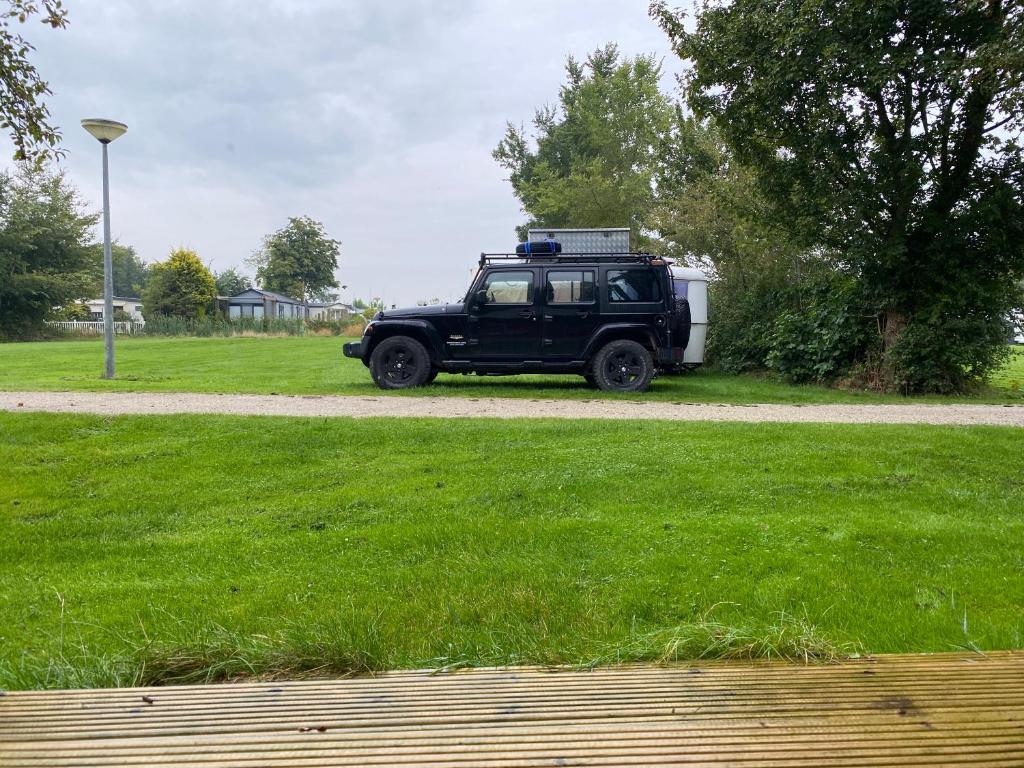 Glamping Safarilodge 'Grutte Fiif' met airco, extra keuken op veranda en privé achtertuin photo 1