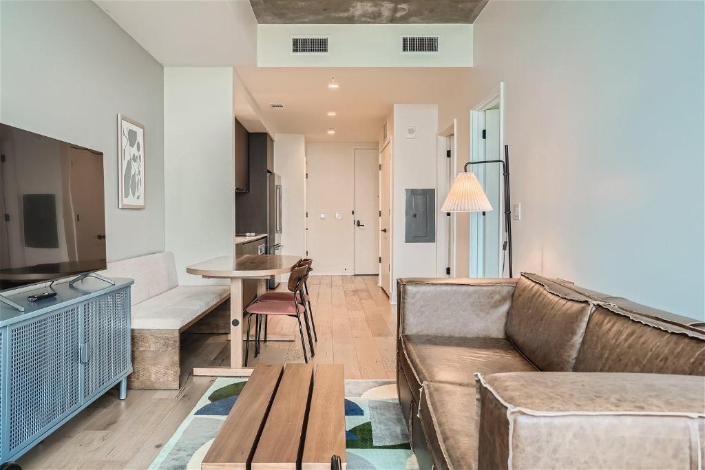 Spacious 1 BR condo - Amazing views - Pool - Kitchen - Tap to explore photos