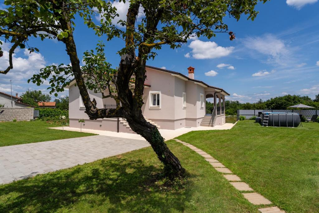 Holiday house Leana photo 2