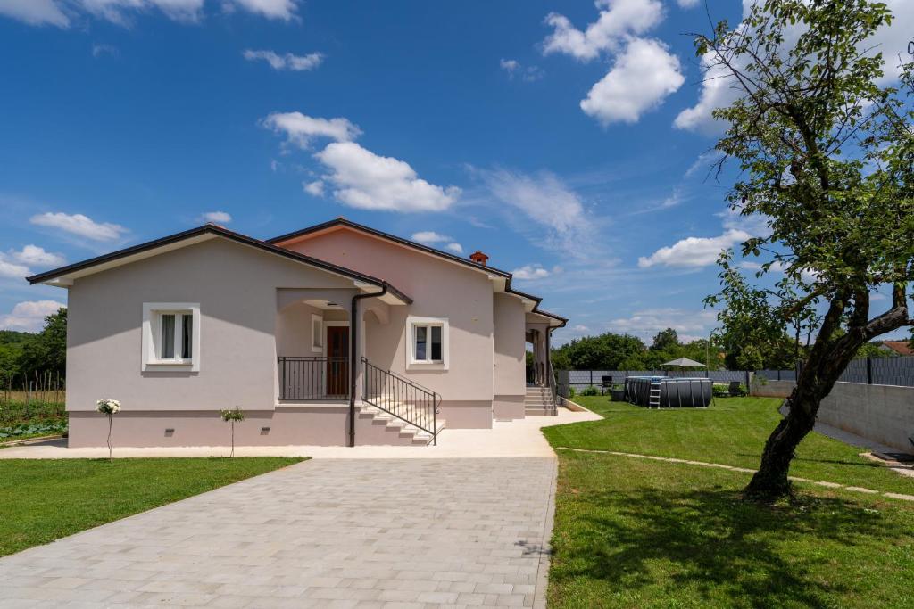 Holiday house Leana photo 3