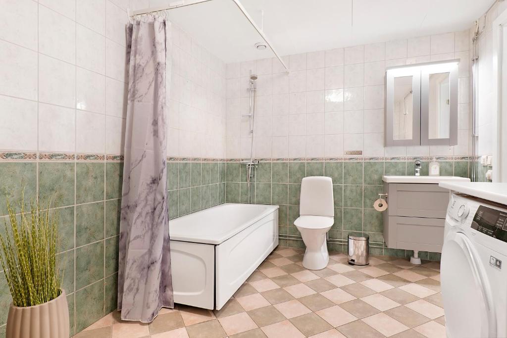 Guestly Homes - 4BR Villa, 6 Beds with 2 Showers photo 3