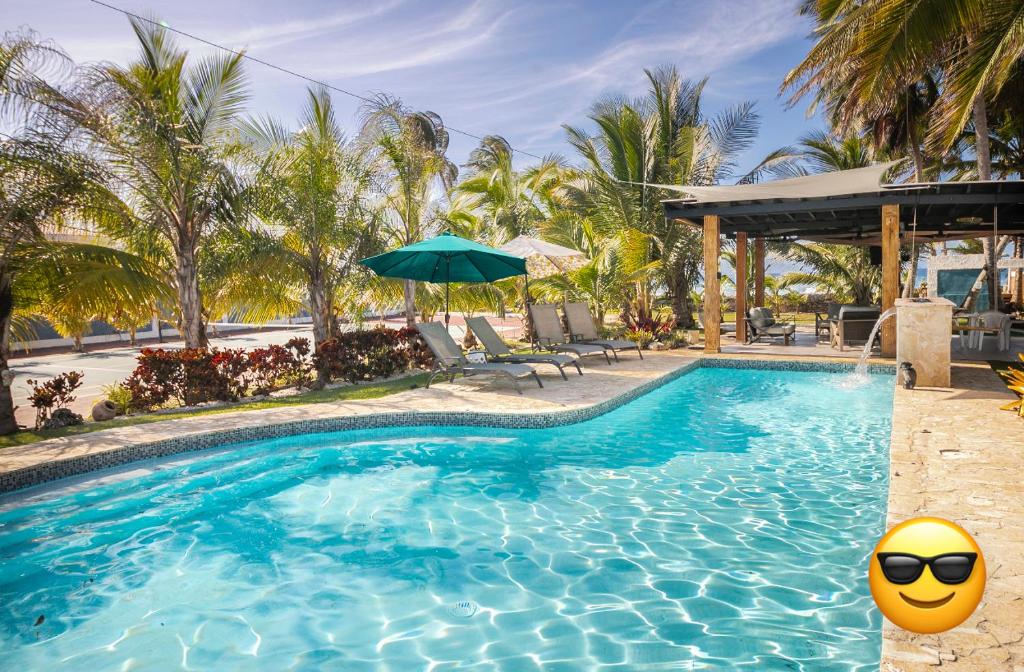 Ocean Front Villa, 2 Private Pools, BBQ, Tennis court and more! photo 3