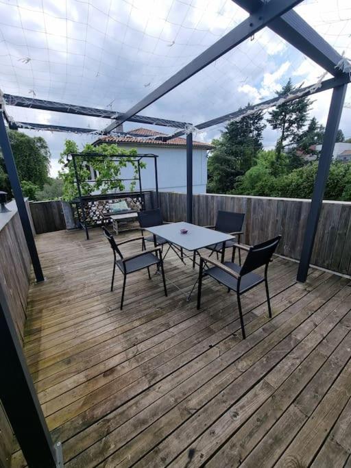 Charmant T2 climatisé, grande terrasse, parking photo 2