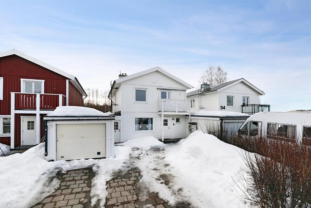 Cozy 3BR home by river & Piteå center photo 1