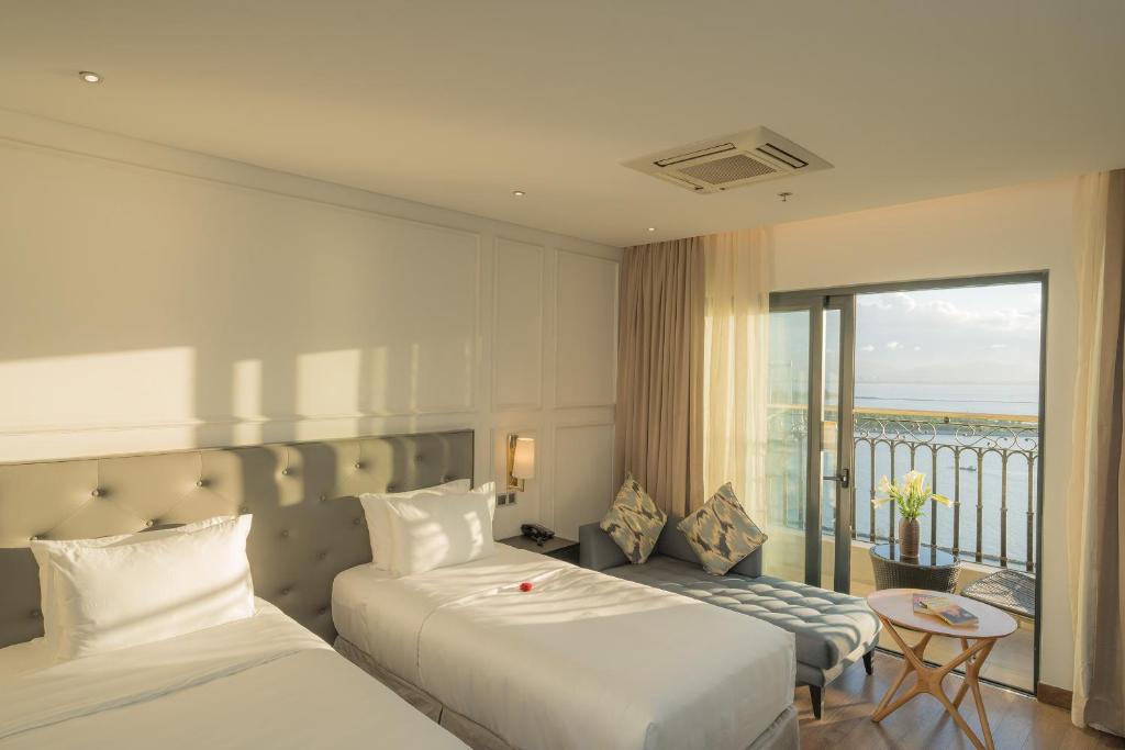 GOLDEN BAY