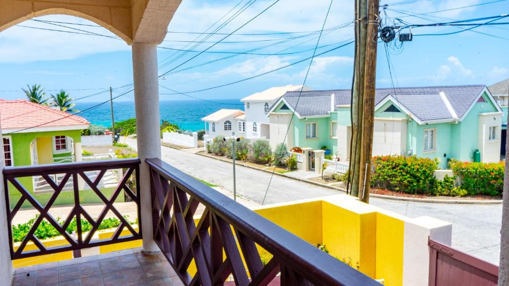 Da-Vis By The Ocean photo 3