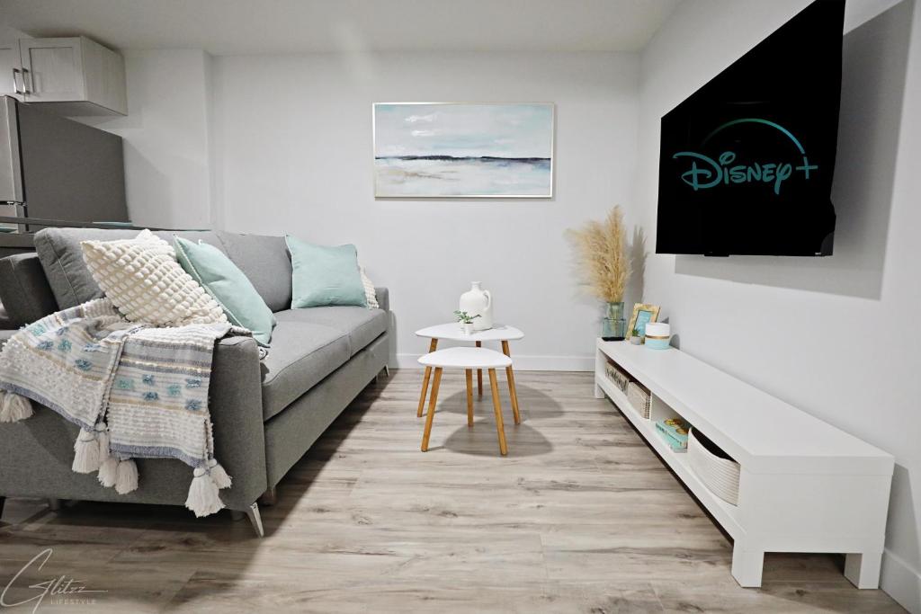 Stylish Suite With King Bed,Long Stays,Disney+,Airport photo 1