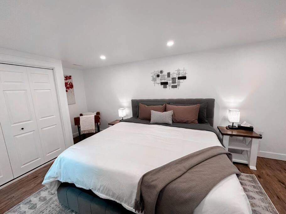 The Victoria Suite in Elora- King Bed photo 4