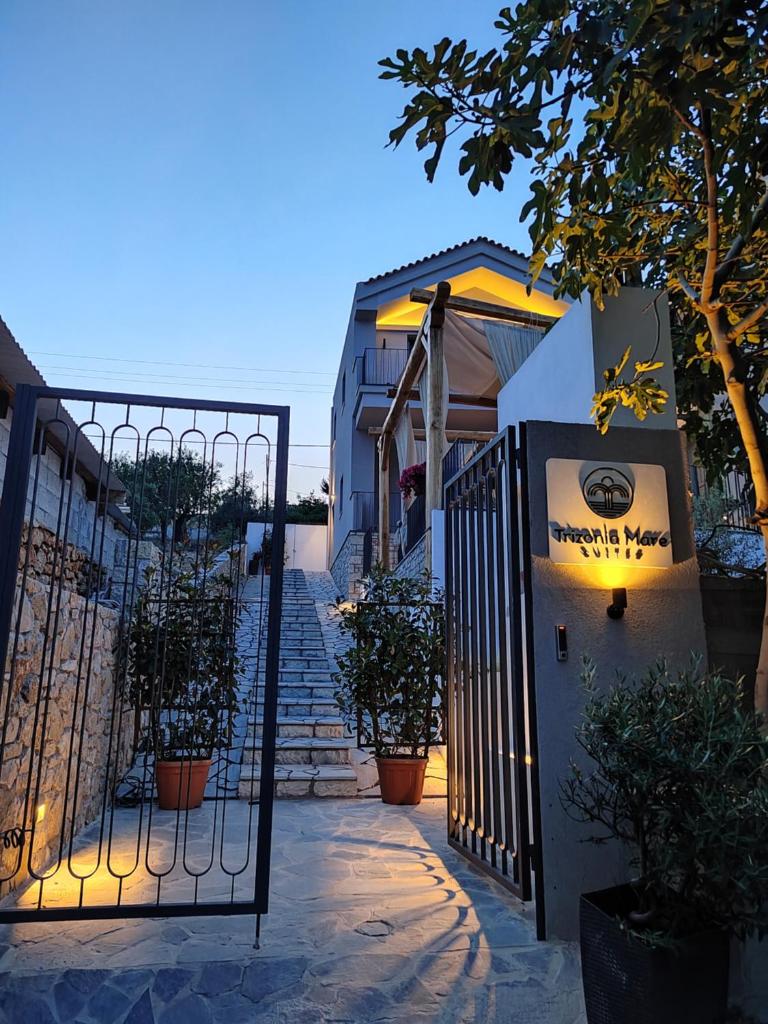 Trizonia Mare Suites photo 4