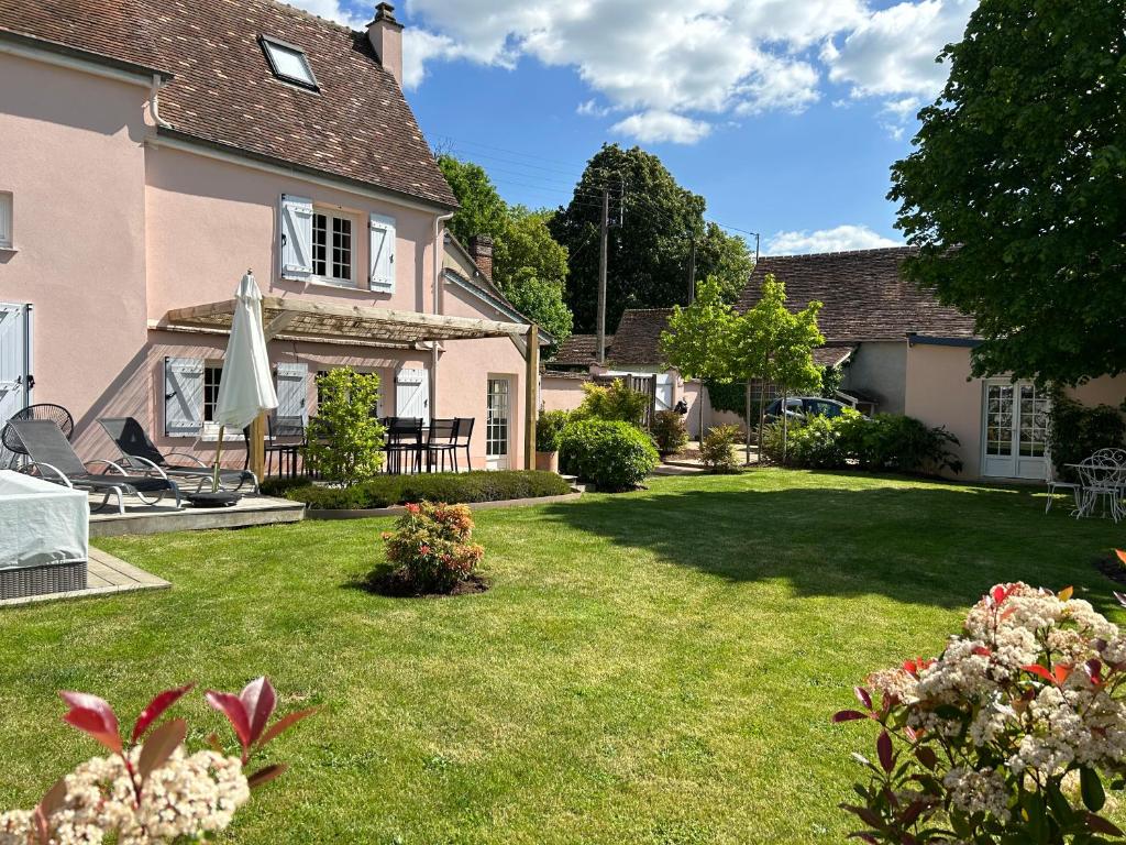 Jolie maison dans un cadre agréable et reposant. photo 4